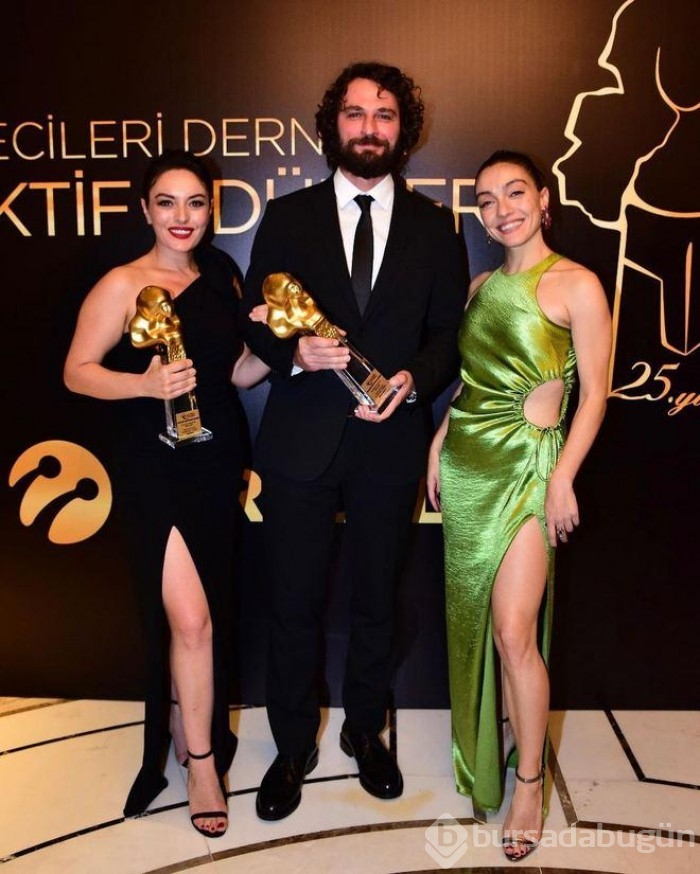 Masumlar Apartmanı oyuncuları ödül törenine katıldı...
