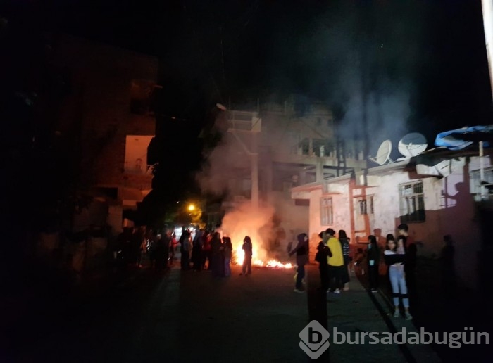 Sayaçların elektrik direklerine bağlanması protesto edildi