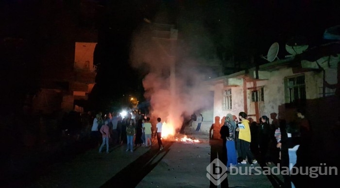 Sayaçların elektrik direklerine bağlanması protesto edildi