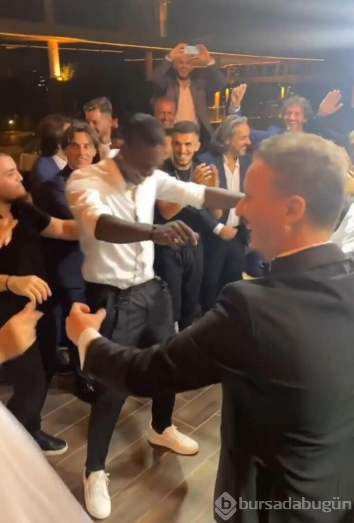 Balotelli düğünde çiftetelli oynadı