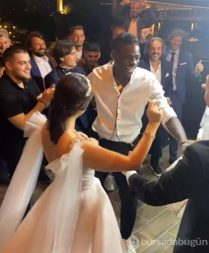 Balotelli düğünde çiftetelli oynadı