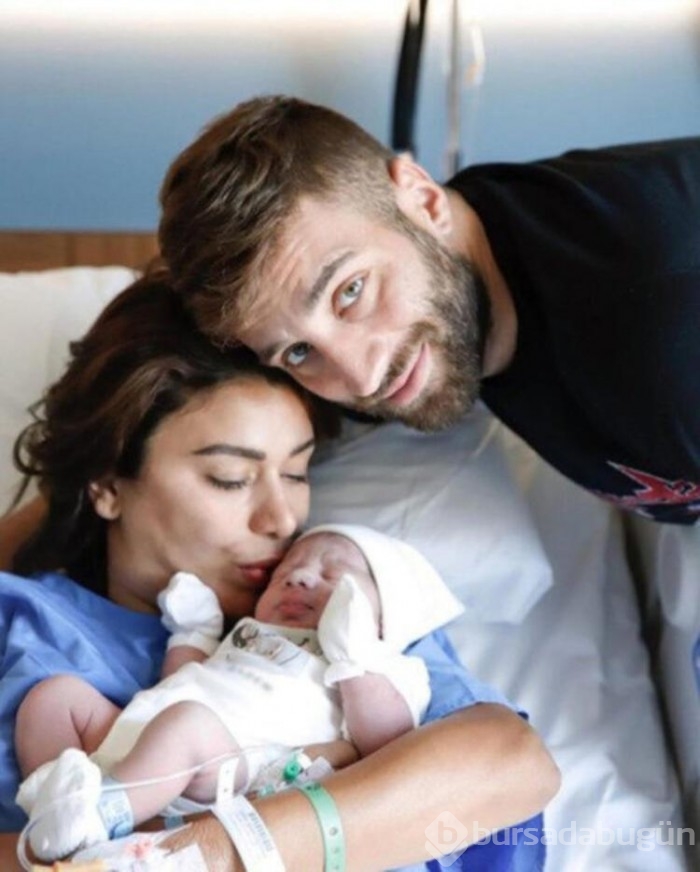 Alpaslan Öztürk ev haliyle olay oldu!