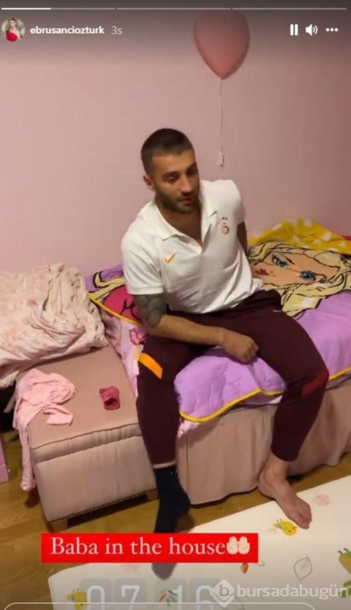 Alpaslan Öztürk ev haliyle olay oldu!