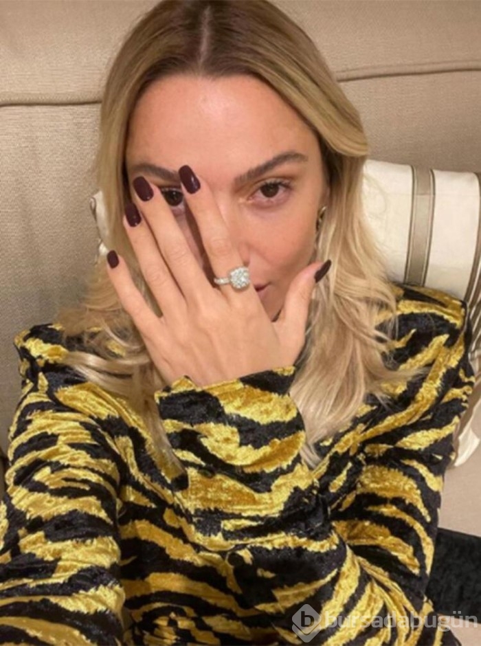 Hadise'den 'yüzük' paylaşımı...
