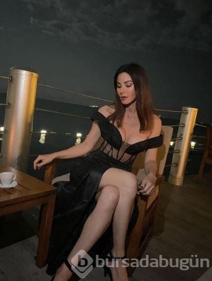 Defne Samyeli'nin transparan kıyafeti sosyal medyayı yaktı geçti!