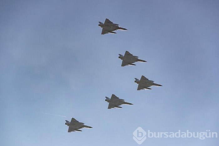 52 savaş uçağı birden dalış yaptı!