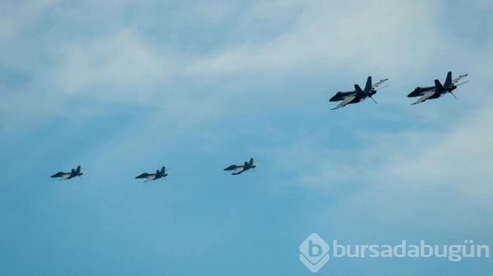 52 savaş uçağı birden dalış yaptı!