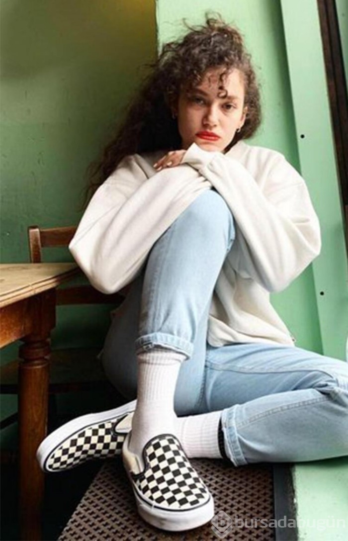 Melisa Şenolsun yıllar önceki fotoğraflarını paylaştı