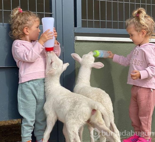 Pelin ve Anıl Altan çifti kızlarıyla çiftlikte
