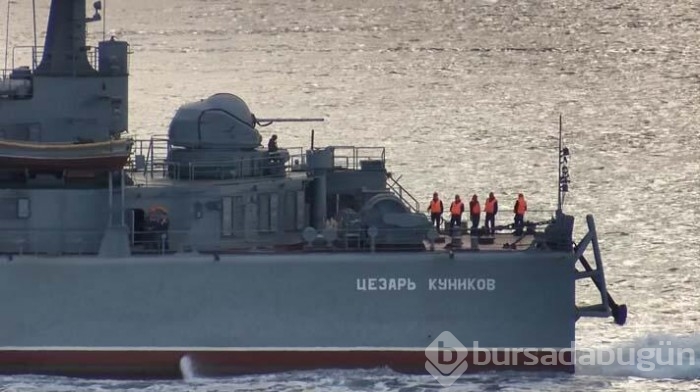 Rus savaş gemisi İstanbul Boğazı'ndan geçti