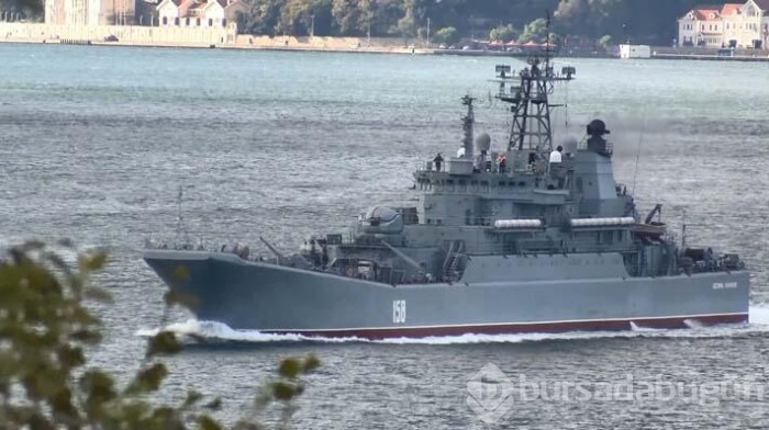 Rus savaş gemisi İstanbul Boğazı'ndan geçti