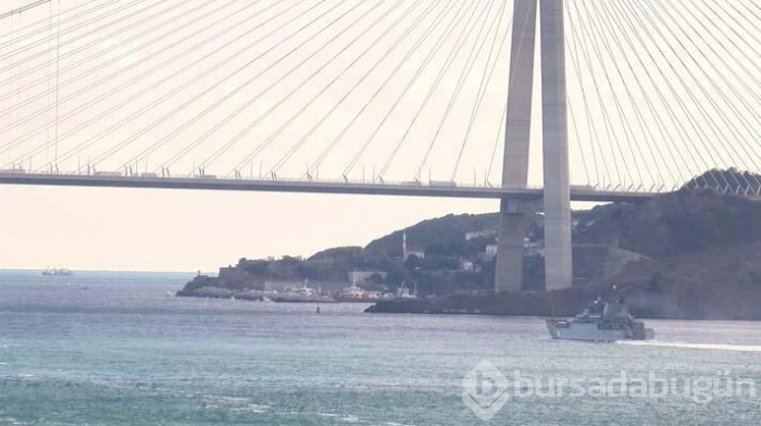 Rus savaş gemisi İstanbul Boğazı'ndan geçti