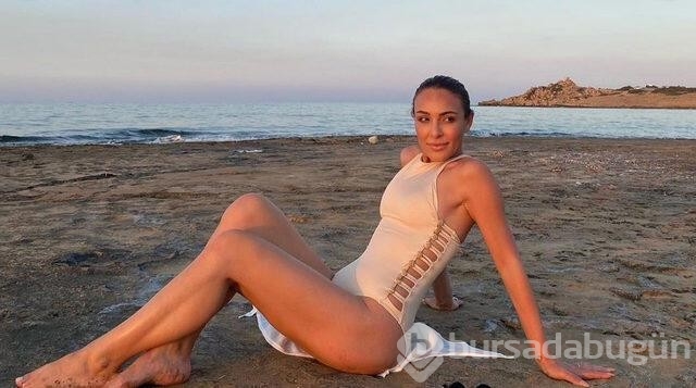 Ziynet Sali beyaz mayosuyla dikkat çekti!