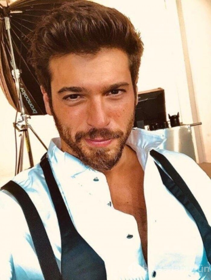 Can Yaman yeni bir aşka yelken açıyor...