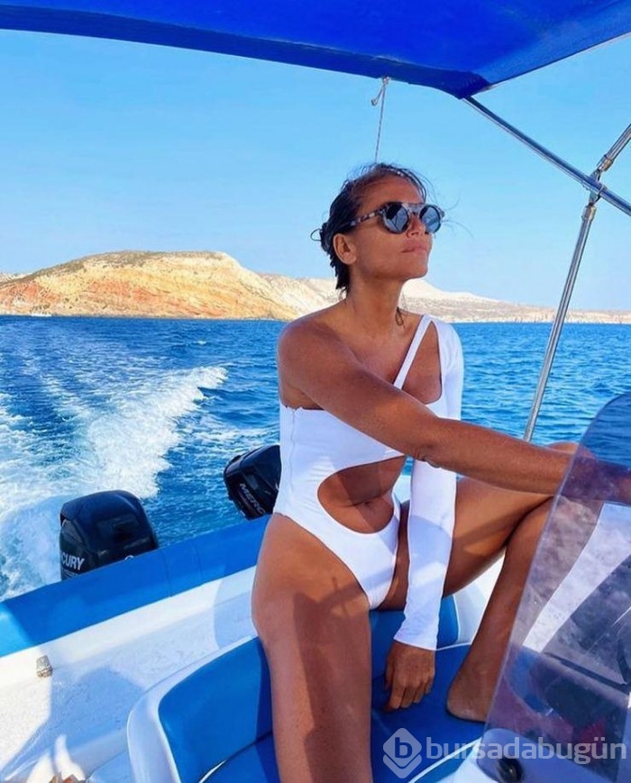 Eda Taşpınar'ın adada tatil pozları dikkat çekti!