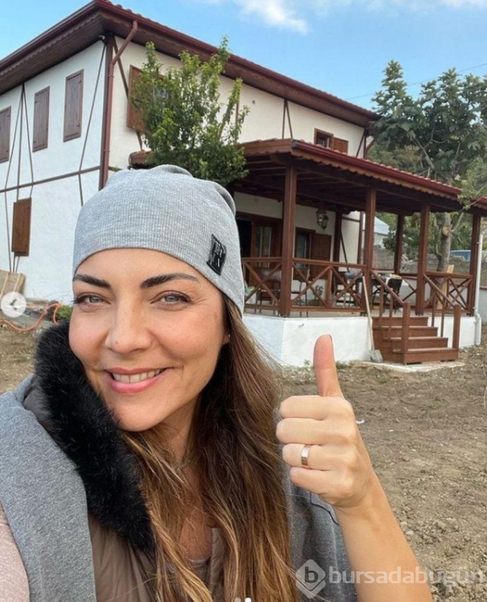 Burcu Kara, köy evini yeniledi!
