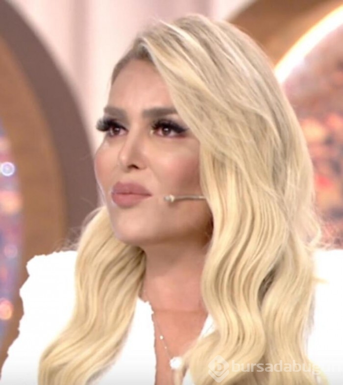 Selin Ciğerci sarı saçlarına veda etti yeni saçları takipçilerini şaşırttı...
