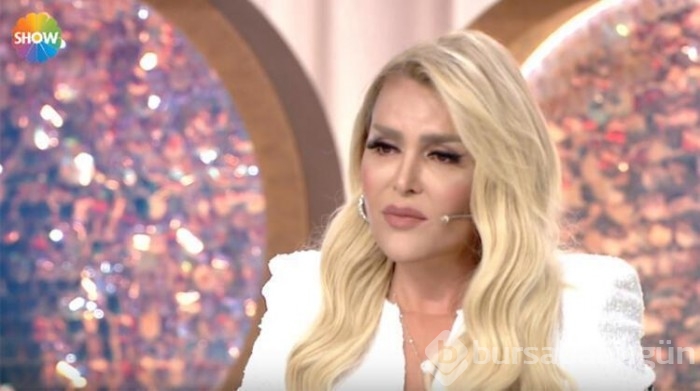 Selin Ciğerci sarı saçlarına veda etti yeni saçları takipçilerini şaşırttı...
