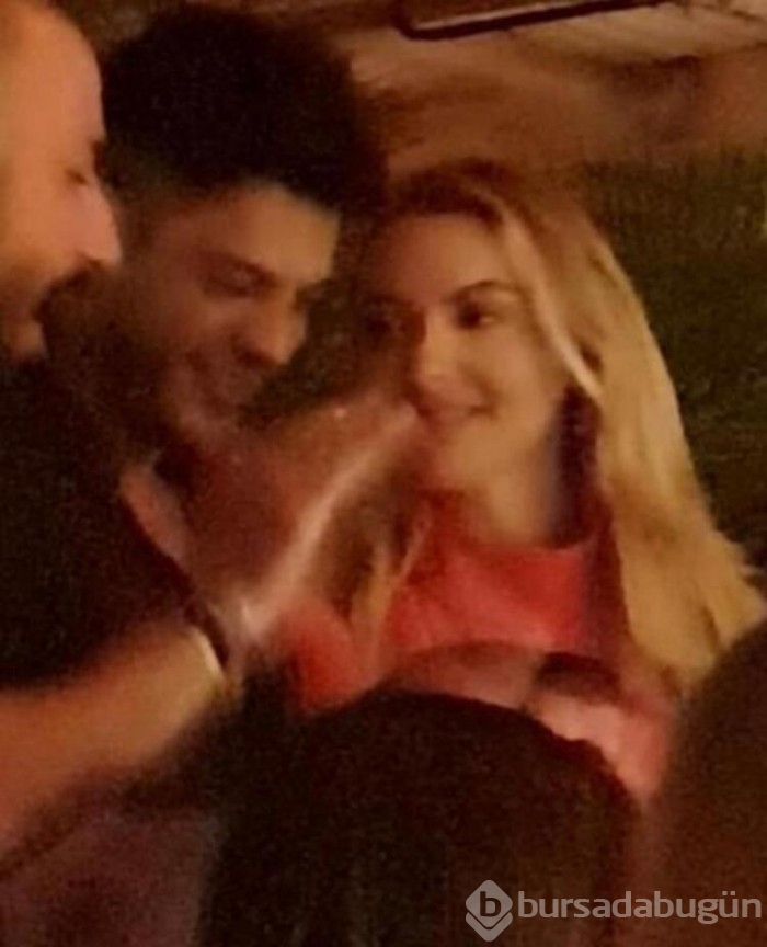 Hadise, sevgilisiyle el ele pozlarını paylaştı