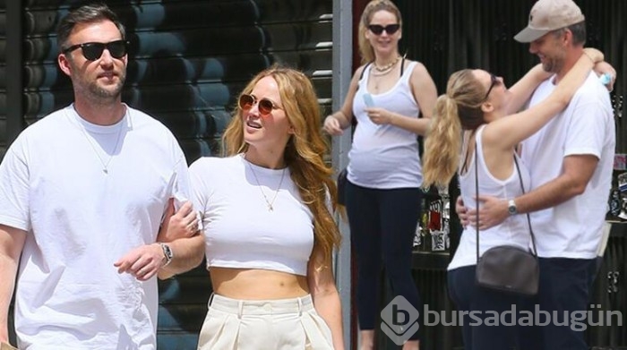 Jennifer Lawrence karnı burnunda objektiflere yakalandı