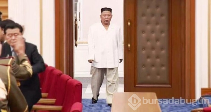 Kuzey Kore lideri füzenin önünde poz verdi!