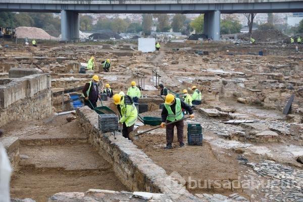 Peronlar kaldırıldı altında mezar bulundu!