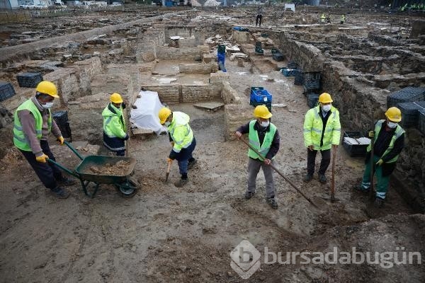 Peronlar kaldırıldı altında mezar bulundu!
