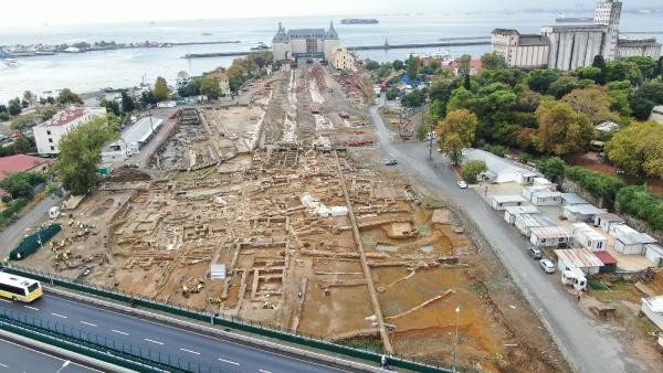 Peronlar kaldırıldı altında mezar bulundu!