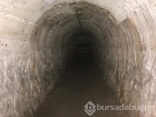 Peronlar kaldırıldı altında mezar bulundu!