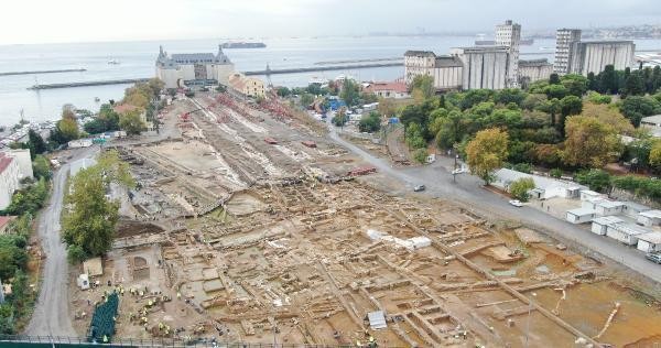 Peronlar kaldırıldı altında mezar bulundu!