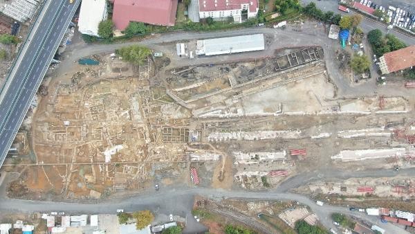 Peronlar kaldırıldı altında mezar bulundu!