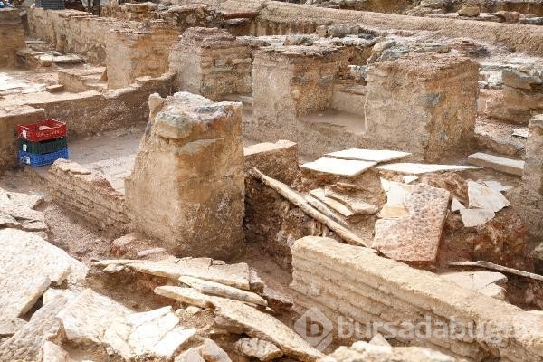 Peronlar kaldırıldı altında mezar bulundu!