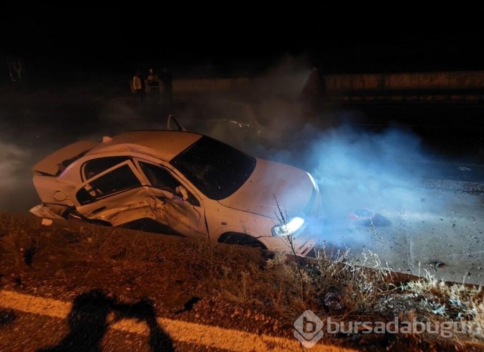 Uşak'ın Eşme ilçesinde iki otomobil çarpıştı: 2 kişi öldü, 3 kişi ağır yaralandı