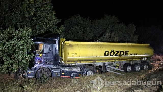 Uşak'ın Eşme ilçesinde iki otomobil çarpıştı: 2 kişi öldü, 3 kişi ağır yaralandı