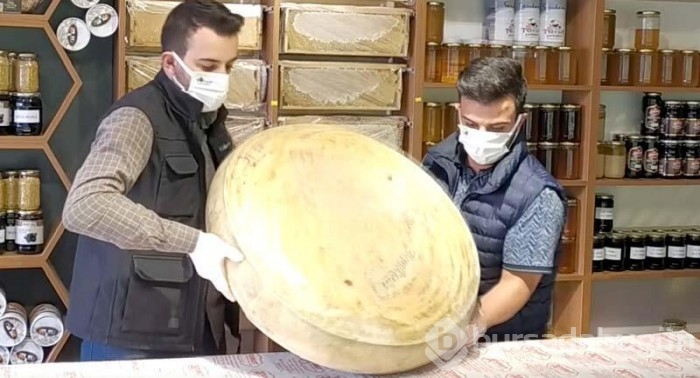 Sezonun ilk gravyer peyniri tezgahlarda yerini aldı