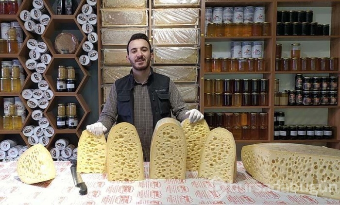 Sezonun ilk gravyer peyniri tezgahlarda yerini aldı