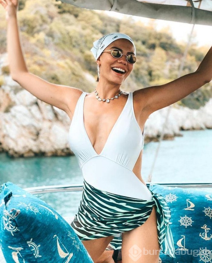 Demet Özdemir'in elbisesinin fiyatı dudak uçuklattı