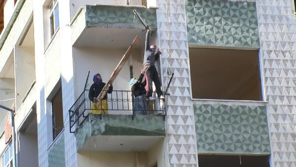 Kentsel dönüşüm için boşaltılan bina hırsızların hedefi oldu