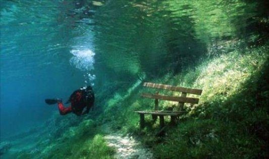 Böyle bir göl görmediniz! Yazın göl, kışın park