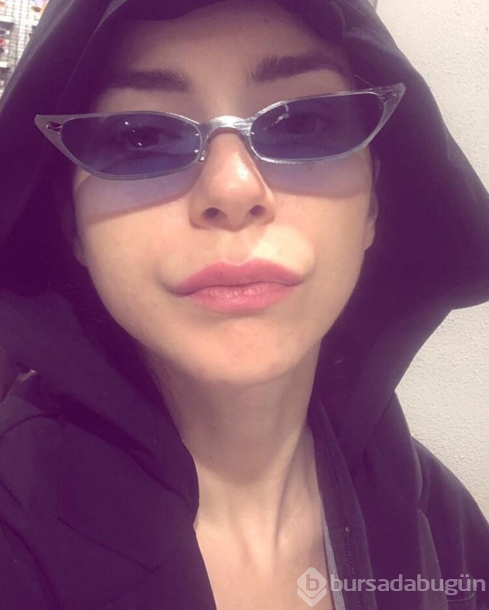 Merve Boluğur'dan siyahlar içinde iddialı poz!