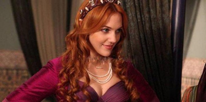 Meryem Uzerli'den küvette çıplak poz!