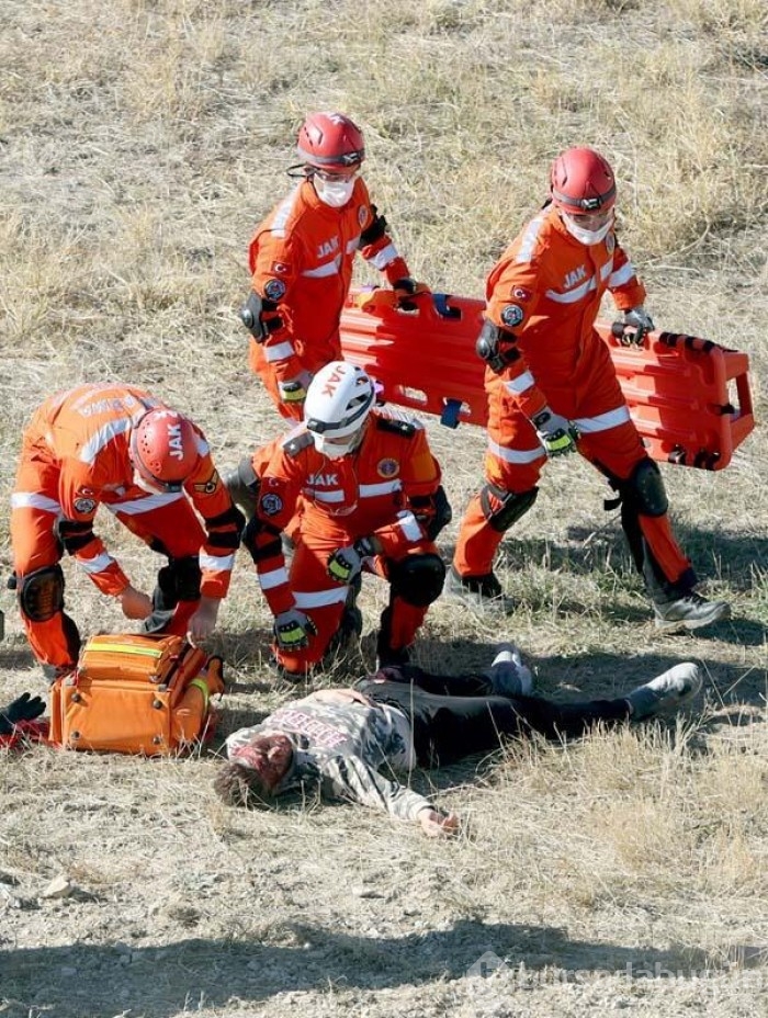 Havalimanı'nda filmleri aratmayan uçak kazası tatbikatı!