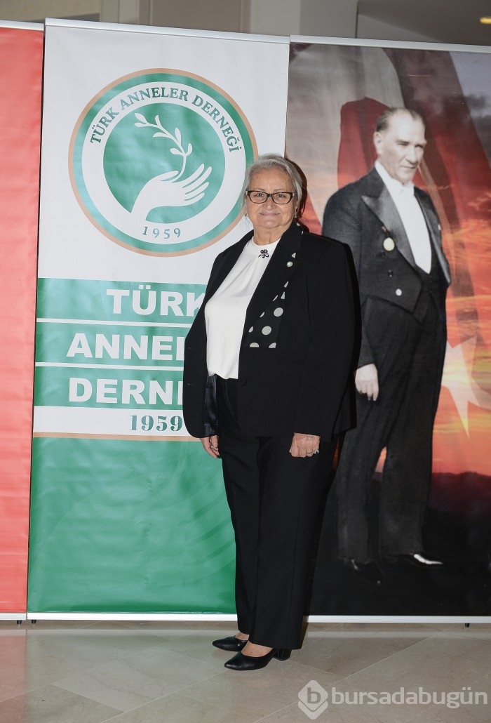 Türk Anneler Derneği Bursa Şubesi üyeleri, Cumhuriyet'in 98. yılını görkemli bir baloyla kutladı...