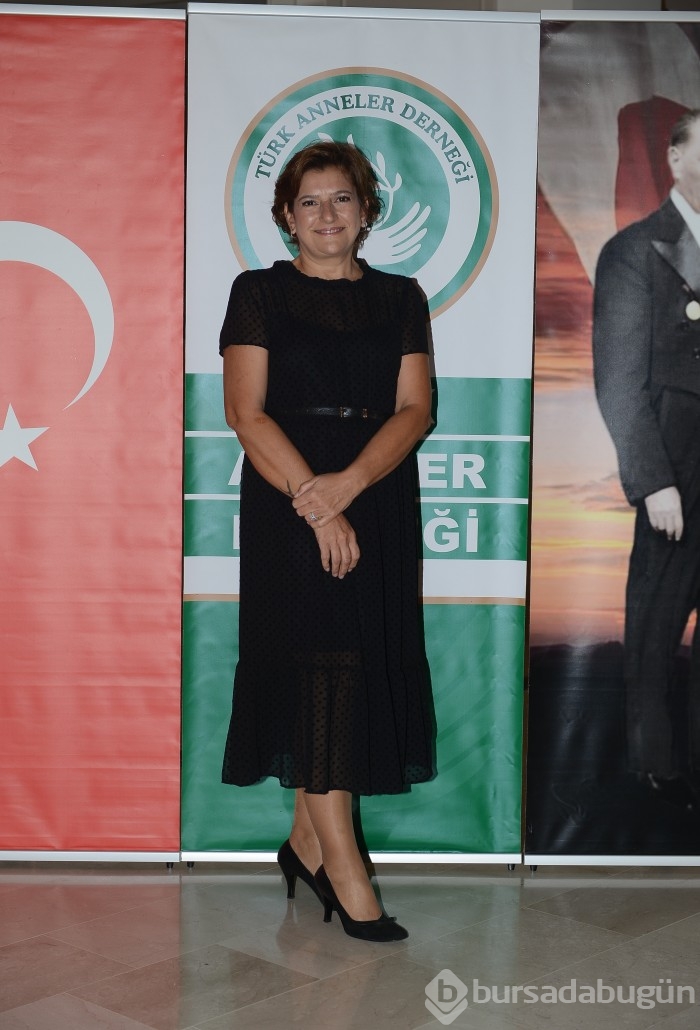 Türk Anneler Derneği Bursa Şubesi üyeleri, Cumhuriyet'in 98. yılını görkemli bir baloyla kutladı...