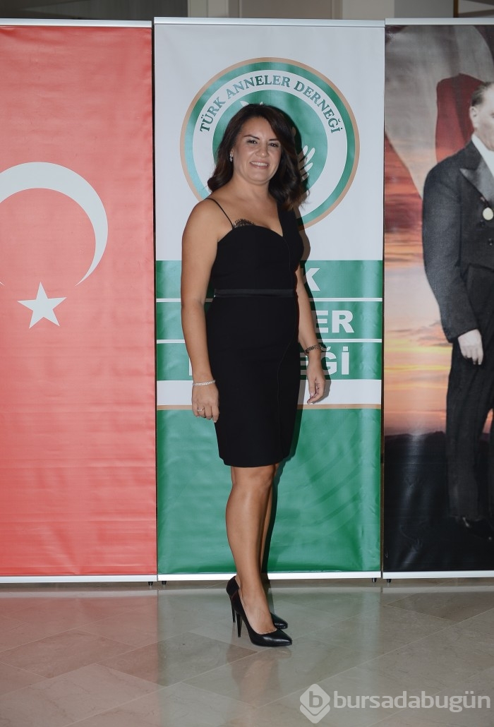 Türk Anneler Derneği Bursa Şubesi üyeleri, Cumhuriyet'in 98. yılını görkemli bir baloyla kutladı...
