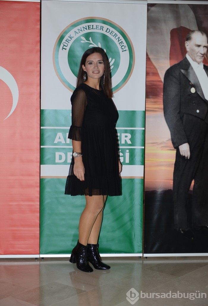 Türk Anneler Derneği Bursa Şubesi üyeleri, Cumhuriyet'in 98. yılını görkemli bir baloyla kutladı...