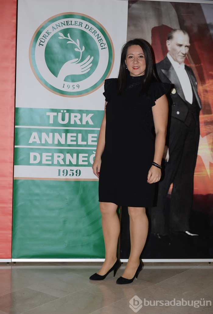 Türk Anneler Derneği Bursa Şubesi üyeleri, Cumhuriyet'in 98. yılını görkemli bir baloyla kutladı...