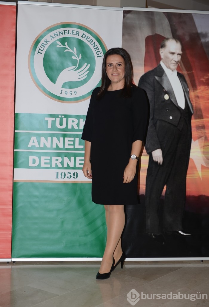 Türk Anneler Derneği Bursa Şubesi üyeleri, Cumhuriyet'in 98. yılını görkemli bir baloyla kutladı...