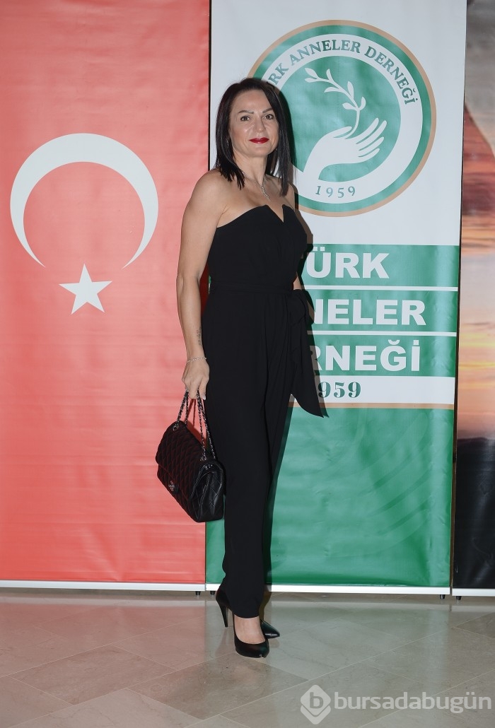 Türk Anneler Derneği Bursa Şubesi üyeleri, Cumhuriyet'in 98. yılını görkemli bir baloyla kutladı...