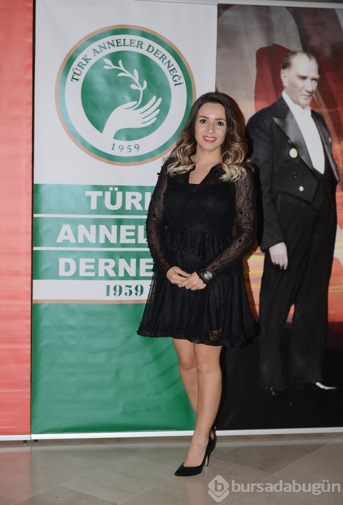 Türk Anneler Derneği Bursa Şubesi üyeleri, Cumhuriyet'in 98. yılını görkemli bir baloyla kutladı...